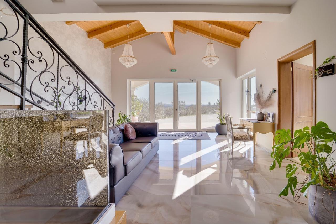Wine Residence Cattunar Бртонигла Экстерьер фото