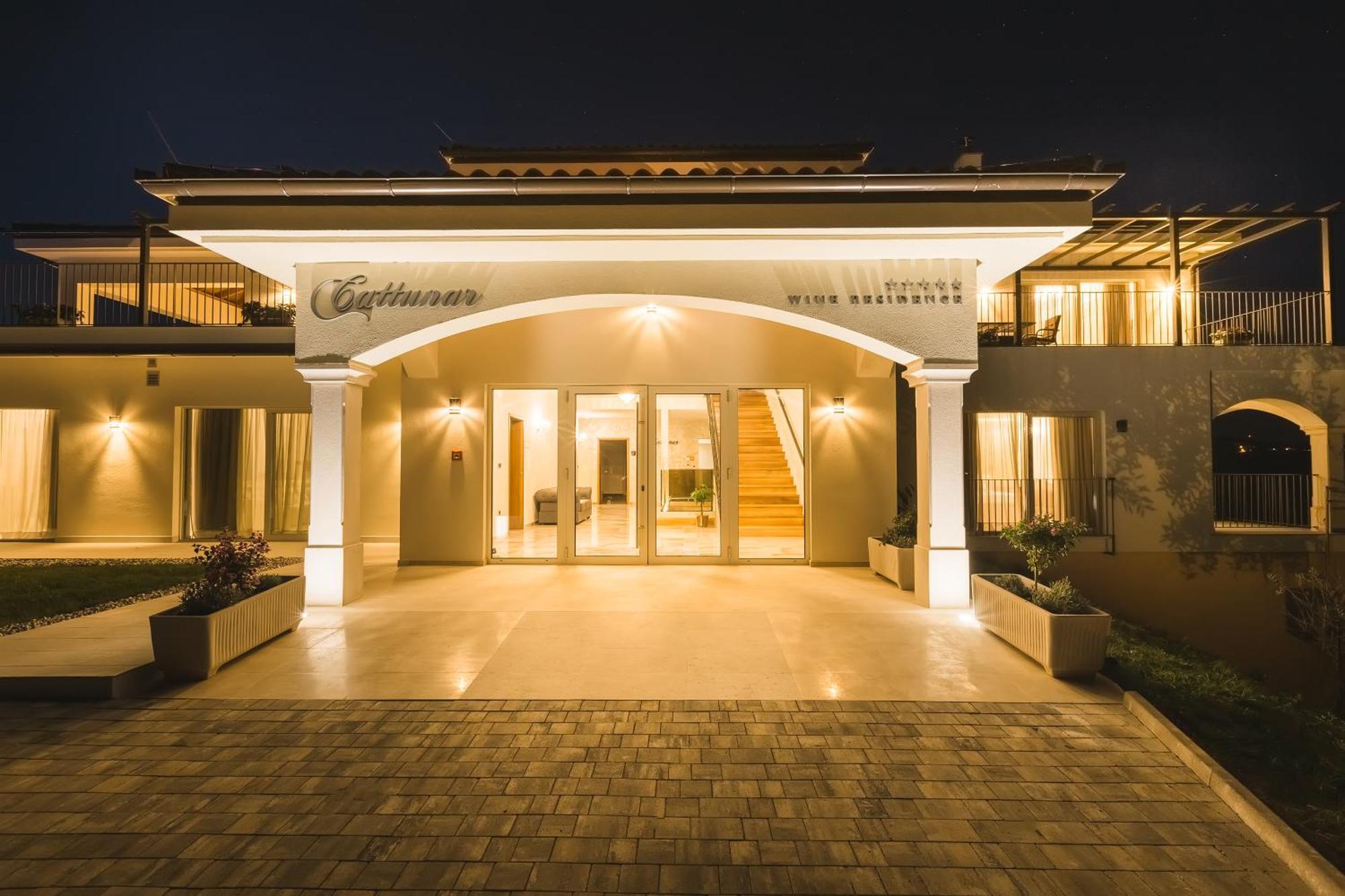 Wine Residence Cattunar Бртонигла Экстерьер фото